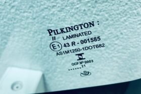 Предно стъкло TOYOTA AURIS I 2007-2012 СЕНЗОР-3 на ниска цена