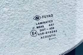 Предно стъкло TOYOTA AURIS II 2012- АКУСТИКА+КАМЕРА+СЕНЗОР-3 на ниска цена