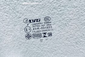 ПРЕДНО СТЪКЛО TOYOTA AURIS II E180 2012- КАМЕРА-3 на ниска цена