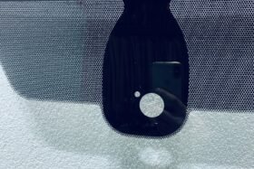 Предно стъкло TOYOTA AVENSIS II 2003-2008 СЕНЗОР ЗА ДЪЖД/ЗАЗОР-2 на ниска цена