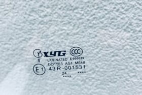 Предно стъкло TOYOTA AVENSIS II 2003-2008 СЕНЗОР ЗА ДЪЖД/ЗАЗОР-3 на ниска цена