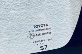 Предно стъкло TOYOTA COROLLA 2019- АКУ+ОГР+ОЕ-3 на ниска цена