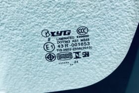 Предно стъкло TOYOTA COROLLA IX 3/5D 2002-2007-3 на ниска цена