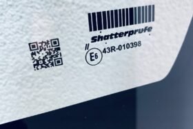 Предно стъкло TOYOTA HILUX 2020- КАМЕРА+АНТЕНА+ОГРЯВАНЕ-3 на ниска цена