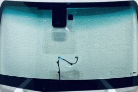 Предно стъкло TOYOTA HILUX 2020- КАМЕРА+АНТЕНА+ОГРЯВАНЕ на ниска цена