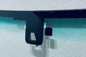 ПРЕДНО СТЪКЛО TOYOTA HILUX 2020- С КАМЕРА+АНТЕНА+ОГРЯВАНЕ-2 на ниска цена