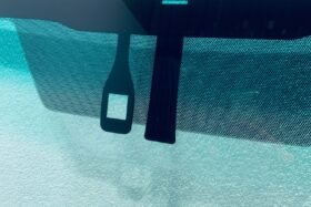 Предно стъкло TOYOTA LANDCRUISER 2010- АКУСТИКА+СЕНЗОР+ОТОПЛЕНИЕ-2 на ниска цена