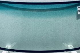 Предно стъкло TOYOTA LANDCRUISER HDJ90 3/5D 1996-2002 на ниска цена