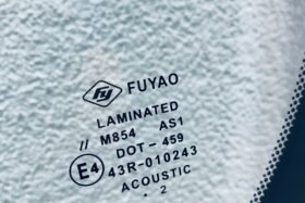 Предно стъкло TOYOTA LANDCRUISER J300 3/5D 2017- АКУ+АНТ+ОГРЯВАНЕ-3 на ниска цена