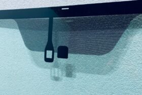 Предно стъкло TOYOTA PRIUS LIFTBACK 09-СЕН+HUD-2 на ниска цена