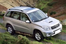 ПРЕДНО СТЪКЛО TOYOTA RAV 4 II 2000-2005-4 на ниска цена