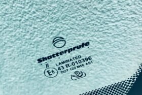 Предно стъкло TOYOTA RAV4 2019- АКУСТИКА+КАМЕРА+СЕНЗОР-3 на ниска цена