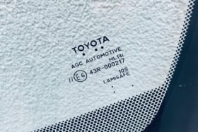 Предно стъкло TOYOTA RAV4 2019- КАМЕРА+СЕНЗОР+HUD+ОТОПЛЕНИЕ ОРИГИНАЛ-3 на ниска цена