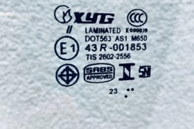 Предно стъкло TOYOTA RAV4 II 2000-2005-3 на ниска цена