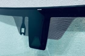 Предно стъкло TOYOTA RAV4 XA40 2018- АКУСТИКА+КАМЕРА+СЕНЗОР-2 на ниска цена