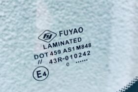 Предно стъкло TOYOTA RAV4 XA40 5D 2013--3 на ниска цена