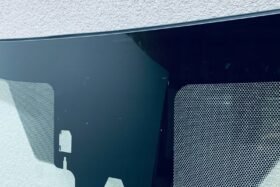 Предно стъкло TOYOTA YARIS CROSS 2020- АКУ+КАМ+СЕН-2 на ниска цена