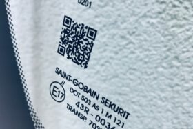 Предно стъкло TOYOTA YARIS CROSS 2020- АКУ+КАМ+СЕН-3 на ниска цена