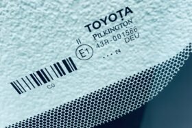 Предно стъкло TOYOTA YARIS CROSS 2021 - КАМЕРА + СЕНЗОР ЗА ОТОПЛЕНИЕ + ОРИГИНАЛ-3 на ниска цена