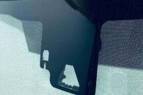 Предно стъкло TOYOTA YARIS IV 2020- MAZDA 2 2022- КАМЕРА+СЕНЗОР-2 на ниска цена