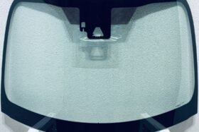 Предно стъкло TOYOTA YARIS IV 2020- MAZDA 2 2022- КАМЕРА+СЕНЗОР на ниска цена