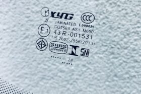 ПРЕДНО СТЪКЛО VOLKSWAGEN CADDY 2015- СЕНЗОР-3 на ниска цена