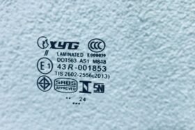 ПРЕДНО СТЪКЛО VOLKSWAGEN GOLF IV/BORA 1997-2004 СЕНЗОР-3 на ниска цена