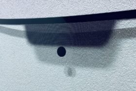 ПРЕДНО СТЪКЛО VOLKSWAGEN GOLF PLUS 2005-2014 ЗАЩИТА 18 СМ ОТ РЪБА-2 на ниска цена