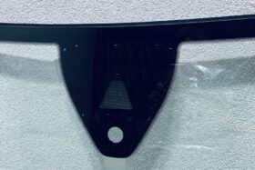 ПРЕДНО СТЪКЛО VOLKSWAGEN PASSAT CC 2012-2017 СЕНЗОР+КАМЕРА-2 на ниска цена