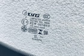 ПРЕДНО СТЪКЛО VOLKSWAGEN PASSAT CC 2012-2017 СЕНЗОР+КАМЕРА-3 на ниска цена