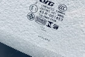 ПРЕДНО СТЪКЛО VOLKSWAGEN TIGUAN II 2020- КАМЕРА+СЕНЗОР-3 на ниска цена