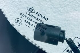 Предно стъкло VOLVO V40 CROSSCOUNTRY 2012- СЕНЗОР + КАМЕРА + ОТОПЛЕНИЕ-3 на ниска цена