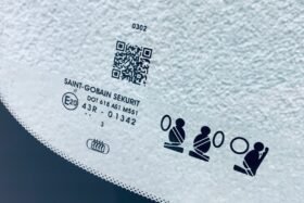 Предно стъкло VOLVO V40 CROSSCOUNTRY 2012- СЕНЗОР + КАМЕРА + ОТОПЛЕНИЕ-3 на ниска цена