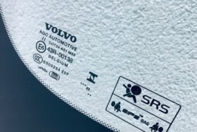Предно стъкло VOLVO V40 CROSSCOUNTRY 2012- СЕНЗОР+ОТОПЛЕНИЕ+OE-3 на ниска цена