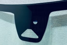 Предно стъкло VOLVO XC40 2020 - АКУСТИКА + КАМЕРА + СЕНЗОР + ОТОПЛЕНИЕ-2 на ниска цена