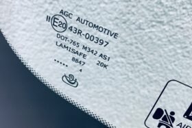 Предно стъкло VOLVO XC40 2020 - АКУСТИКА + КАМЕРА + СЕНЗОР + ОТОПЛЕНИЕ-3 на ниска цена