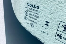 Предно стъкло VOLVO XC40 2020- АКУСТИКА+КАМЕРА+СЕНЗОР+OE-3 на ниска цена