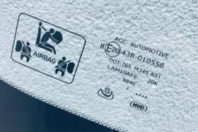 Предно стъкло VOLVO XC60 2016-2020 АКУСТИКА+КАМЕРА+СЕНЗОР+HUD-3 на ниска цена