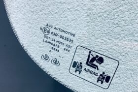 Предно стъкло VOLVO XC60 2016-AKU+КАМ+СЕН+GPS-3 на ниска цена