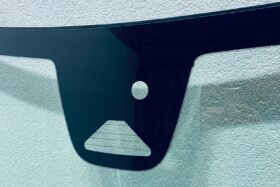 Предно стъкло VOLVO XC60 2021- АКУСТИКА+КАМЕРА+СЕНЗОР+HUD-2 на ниска цена