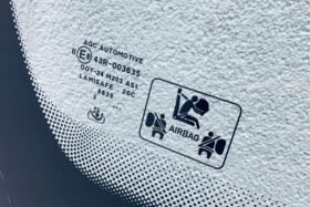 Предно стъкло VOLVO XC90 2015- АКУСТИКА+КАМЕРА+СЕНЗОР+GPS-3 на ниска цена