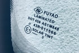 Предно стъкло VW CADDY 2004-2015 АНТЕНА+GPS-3 на ниска цена