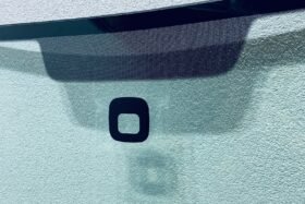 Предно стъкло VW CADDY 2004- 2xАНТЕНА+СЕНЗОР-2 на ниска цена