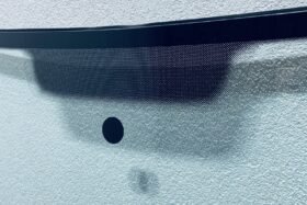 Предно стъкло VW CADDY 2004 - АНТЕНА-2 на ниска цена