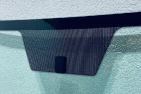 Предно стъкло VW FOX 2006-2011 АНТЕНА-2 на ниска цена