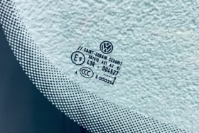 Предно стъкло VW GOLF V VI KOMBI 2007-2013 VW JETTA 2005-2010 СЕНЗОР+OE-3 на ниска цена