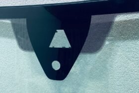 Предно стъкло VW GOLF VIII 2020 - АКУСТИКА + КАМЕРА + СЕНЗОР + HUD - НАМАЛЕНИЕ-2 на ниска цена