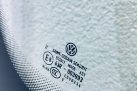 Предно стъкло VW PASSAT B8 20- SOL+KAM+SEN+GRZA+OE-3 на ниска цена