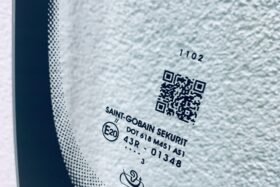 Предно стъкло VW POLO 2017- АКУ+СЕН-3 на ниска цена