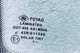 Предно стъкло VW POLO 9N 9N3 2002-2009 СЕНЗОР ЗА ДЪЖД/ЗАЗОР-3 на ниска цена